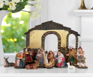 Bethlehem Traditional Nativity Set with Stable